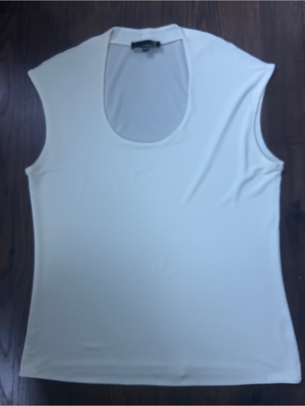 LAURA Classic Scoop Neck Sleeveless Top